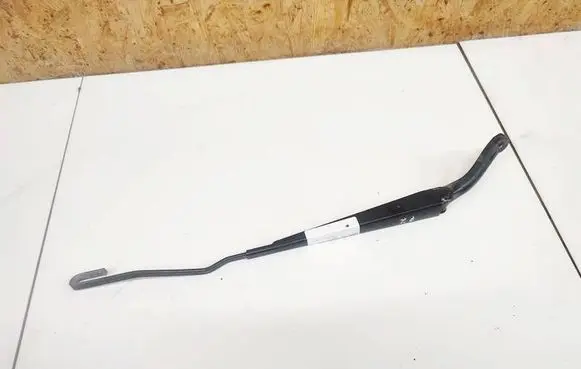 Volvo XC70 Front wiper blade arm