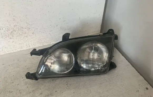 Toyota Avensis T220 Headlight/headlamp 54533366