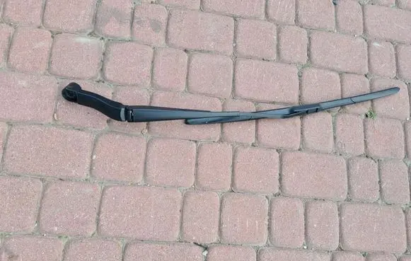 Opel Insignia B Front wiper blade arm 13471434