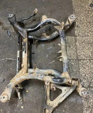 Volkswagen Touareg I Rear subframe 