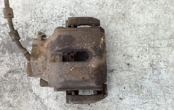 BMW 5 E39 Front brake caliper
