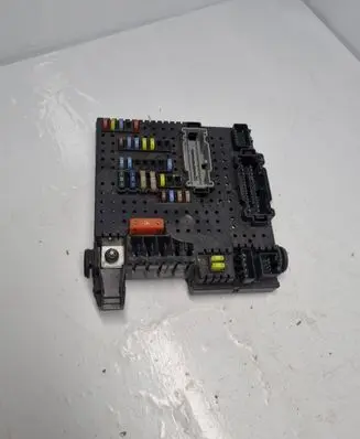 Volvo S60 Fuse module 30728512 05W425 28017881