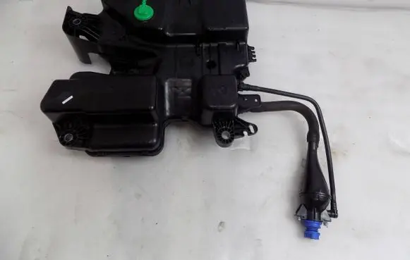 Opel Vivaro AdBlue liquid reservoir 4099016AA