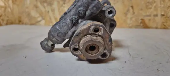 Volkswagen Golf IV Power steering pump 1J0422154B