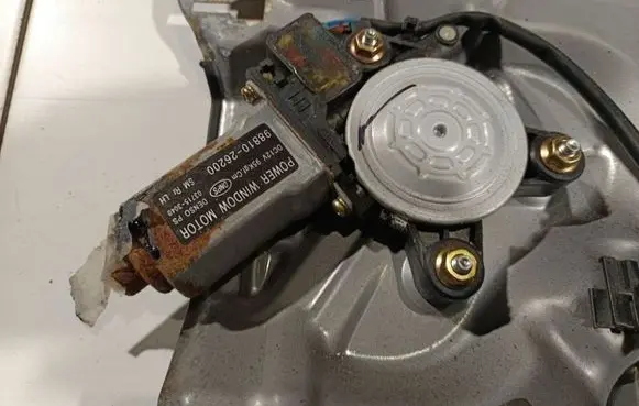 Hyundai Santa Fe Rear door window regulator motor 9881026200