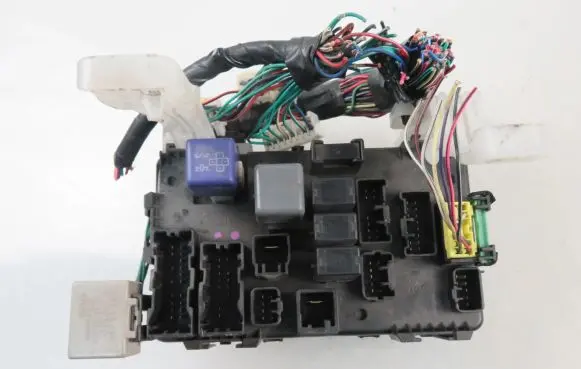 Pontiac Vibe Central body control module TN2323008750 8264101080 8198002030