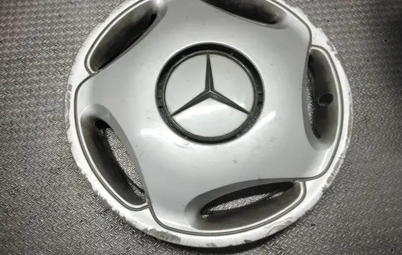 Mercedes-Benz E W210 R15 wheel hub/cap/trim A2104010024