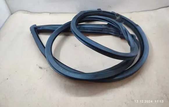 Audi A5 Sportback 8TA Front door rubber seal 