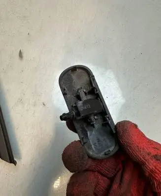 Windshield washer spray nozzle