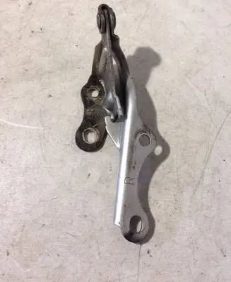 Engine bonnet/hood hinges
