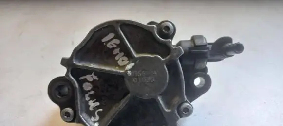 Ford Focus Vacuum pump D1561A 01090