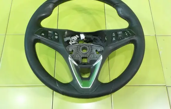 Opel Corsa E Steering wheel 13403216 34175179B