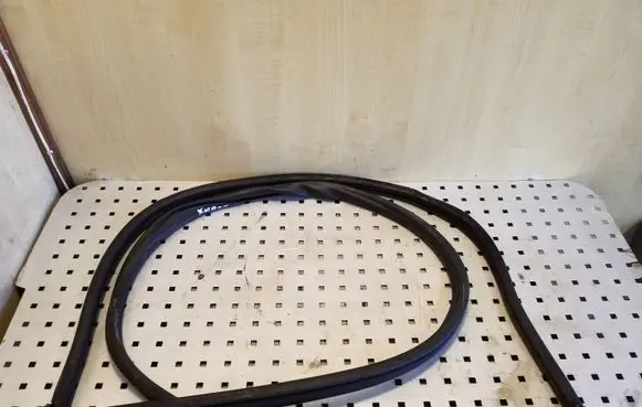Volkswagen Touareg I Engine compartment rubber 7L6823707C