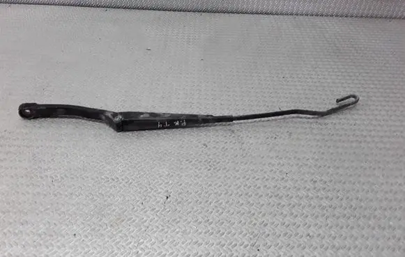 Front wiper blade arm