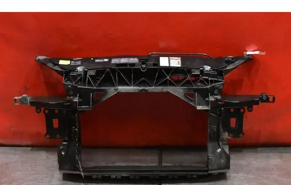 Seat Altea XL Front bodywork piece 5P0805588