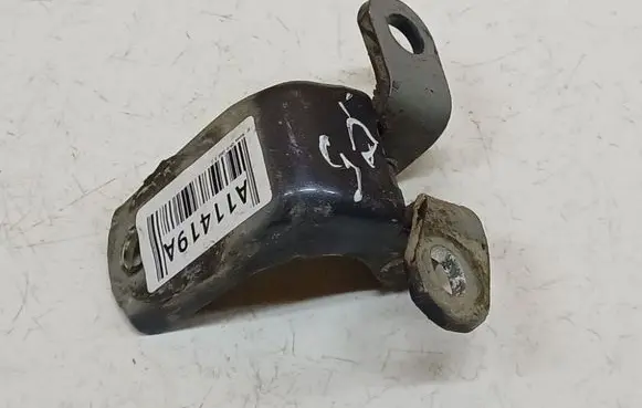 Honda CR-V Rear door lower hinge