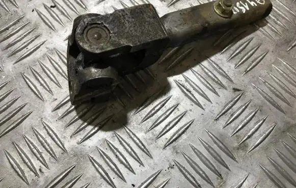 Volkswagen PASSAT B3 Steering column universal joint
