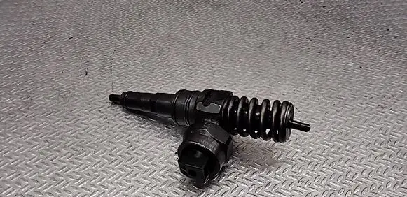 Audi A4 S4 B5 8D Fuel injector 038130073AA