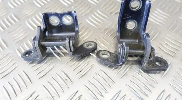Rear door hinge set