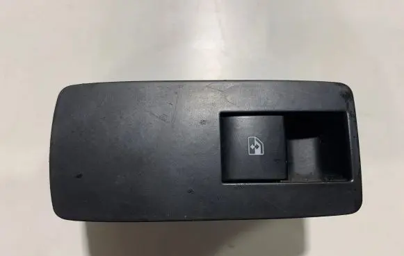 Opel Insignia A Electric window control switch 13222231