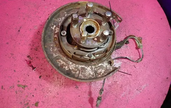Subaru Forester SH Rear wheel hub spindle/knuckle 