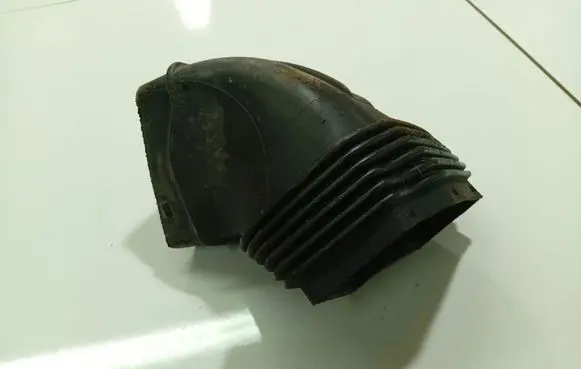Audi A6 S6 C6 4F Air intake hose/pipe 4F0129739B