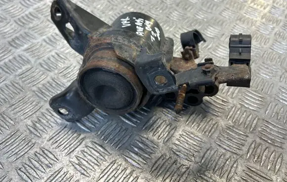 Toyota Avensis T270 Engine mount bracket