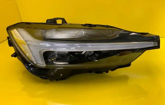Volvo XC60 Headlight/headlamp 32404700