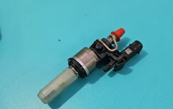 Skoda Kamiq Fuel injector 0261500443 IMPRK1544359