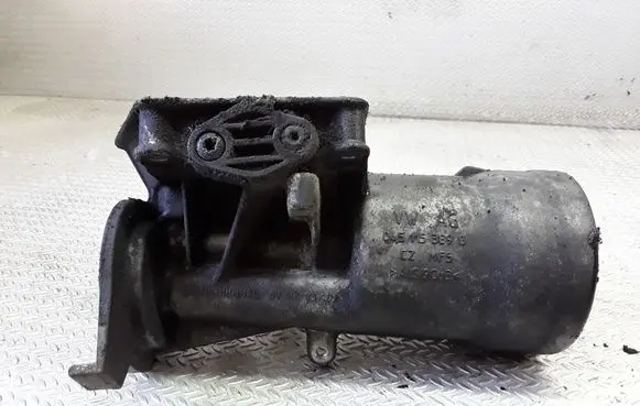 Oil filter mounting bracket