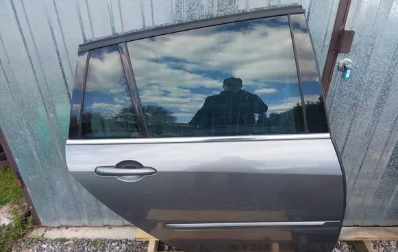 Renault Laguna III Rear door
