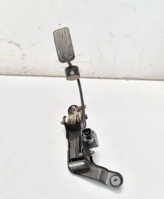 Toyota RAV 4 (XA20) Accelerator throttle pedal 8928133010