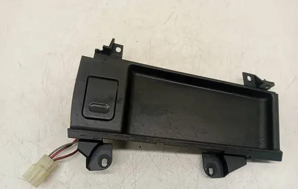 BMW 5 E39 12 V Socket (front) 8159694