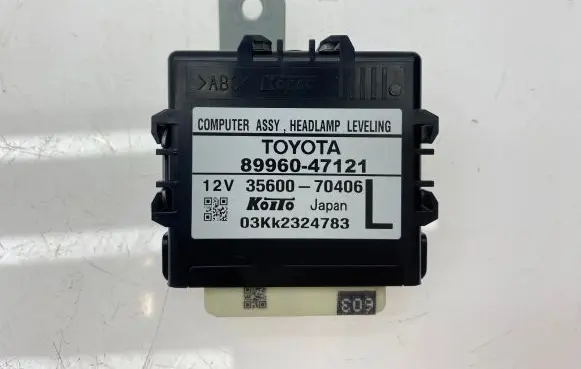 Toyota Prius+ (ZVW40) Light module LCM 8996047121