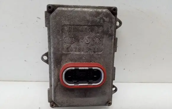 Mercedes-Benz ML W164 Headlight ballast module Xenon A0028206026 5DF00870400