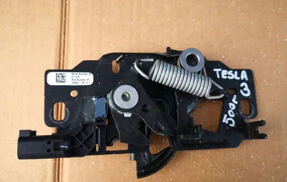 Tesla Model 3 Engine bonnet/hood lock/catch 103301100G