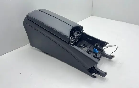 Mercedes-Benz C W205 Center console A2056802305
