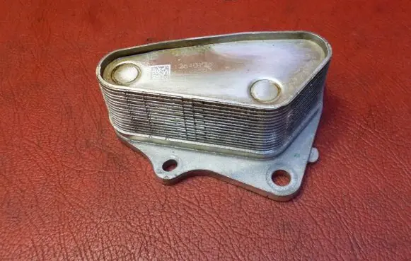 Opel Mokka X Oil filter mounting bracket 12640136