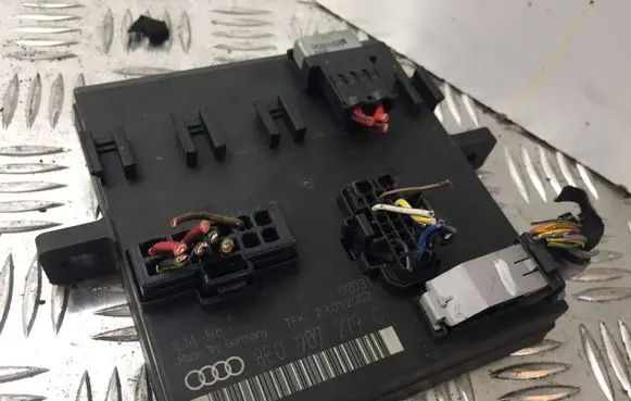 Audi A4 S4 B6 8E 8H Comfort/convenience module 8E0907279C 5263