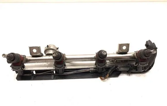 Mercedes-Benz C AMG W203 Fuel main line pipe A1110703095