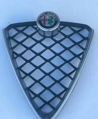 Alfa Romeo Stelvio Front bumper upper radiator grill