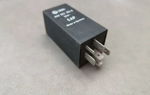 Audi A6 S6 C4 4A Other relay 443927351B