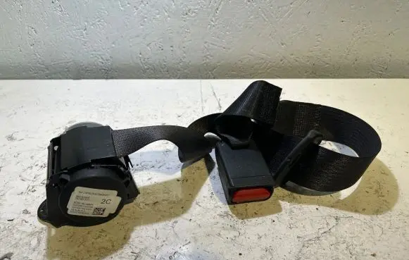 Dodge Challenger Rear seatbelt P6KE741X9AB T5U105111117 6406976