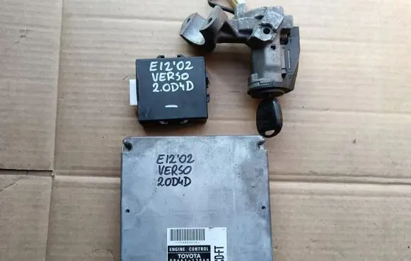Toyota Corolla Verso E121 Immobilizer control unit/module 8966113060