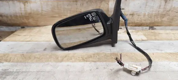 Toyota Yaris Front door electric wing mirror E13010399