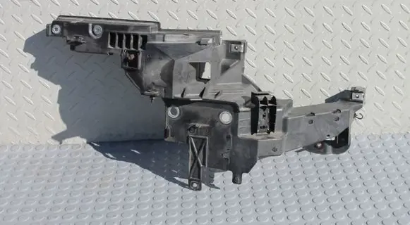 Nissan Murano Z50 Headlight/headlamp mounting bracket