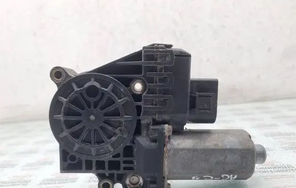Audi A6 S6 C5 4B Front door window regulator motor 