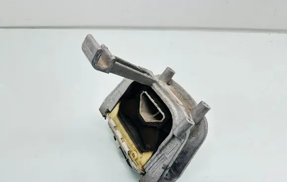 Volkswagen Touran III Engine mount bracket 5Q0199262DE 19092018