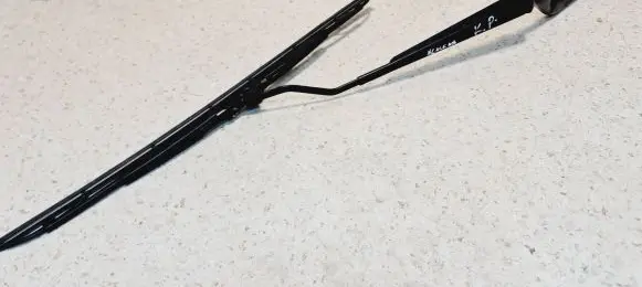 Nissan Almera N16 Front wiper blade arm 182132