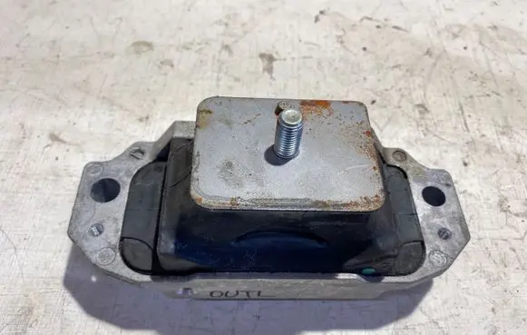 Mitsubishi Outlander Engine mounting bracket 1093A111 27111